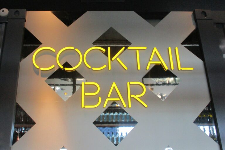 cocktail_happi_neon_signs