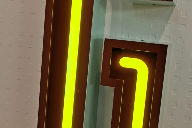 letter_7_neon_signs