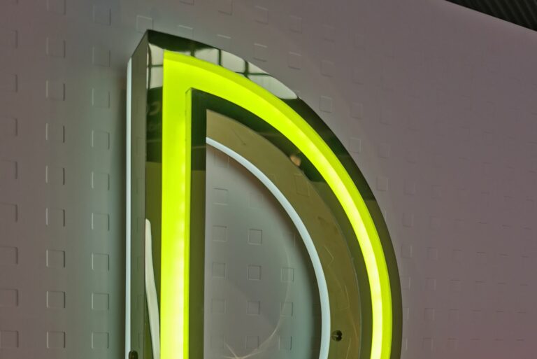 letter_8_neon_signs